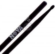 Baqueta Vic Firth Nova Series Hickory Black Padrão 5A Clássica Preta com Ponta de Madeira (7365)
