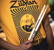 Baqueta Zildjian Limited Padrão 5A Natural Tattoo 400th Anniversary Ponta de Madeira (16542) Z5A-400