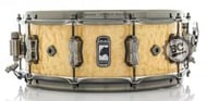 Caixa Mapex Black Panther Pegasus 14x5,5" casco híbrido em Maple e Walnut aros Sonic Saver BPNMW4550