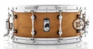 Caixa Mapex Signature Design Lab Machine Cherry Bomb 14x6" com esteira Puresound e Aros Sonic Saver
