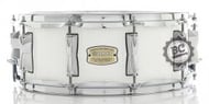 Caixa Yamaha Stage Custom Pure White Lacquer 14x5,5" Birch Shell 10 afinações e canoas inteiriças