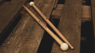 Baqueta com Mallets Meinl Alternative Switch Stick 5A em Hickory com ponta normal e feltro no cabo SB120