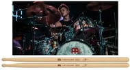 Baqueta Meinl Signature Luke Holland Padrão 5B mais comprida em Hickory SB600 Fabricada na Alemanha