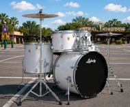 Bateria Ludwig Accent Keystone Snow Dust 22",10",12",16", caixa e kit de ferragens com banco