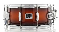 Caixa Hard Beat Maple Shell Red Burst Lacquer 14x6,5" com 10 afinações e canoas inteiriças
