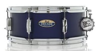 Caixa Pearl Decade Maple Ultramarine Velvet 14x5,5" com casco fino 5.4mm e pele Remo Ambassador UT