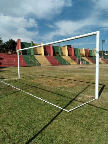 2. Sobre as dimensões do campo de futebol em conformidade com