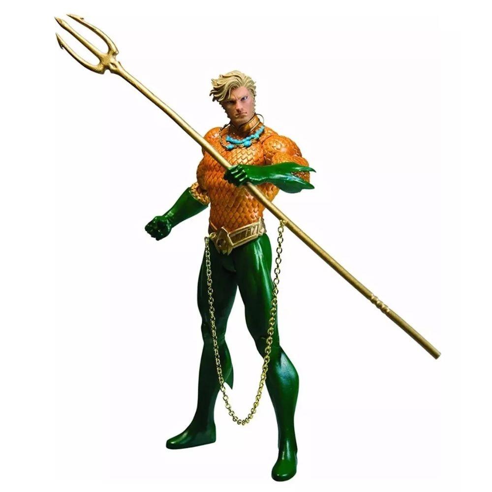 DC Essentials – Action Figure Aquaman 17cm – Licenza Ufficiale – Alta Qualità Per Collezionisti