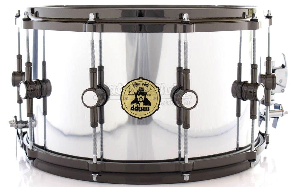 Caixa DDrum Signature Vinnie Paul Maple Alder Chrome 14x8" com Aros Die-Cast e Automático Dunnett