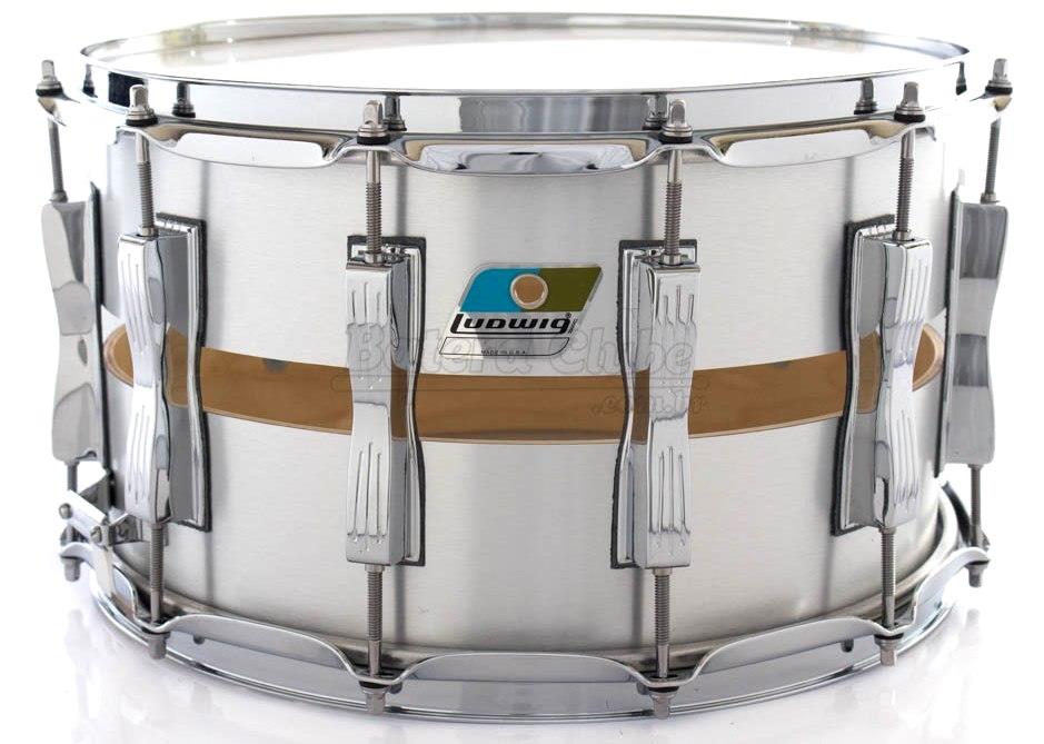 Caixa Ludwig Classic Maple Slotted Coliseum Brushed Silver 14x8" com Casco Ventilado e 12 Afinações