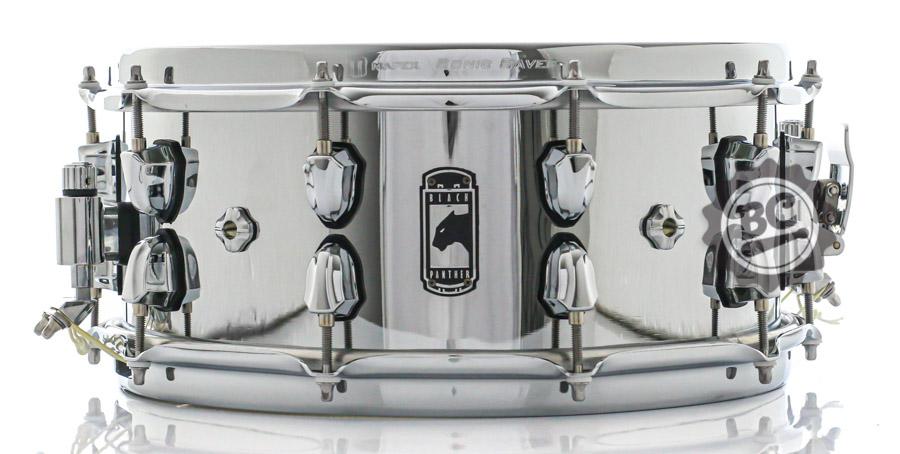 Caixa Mapex Black Panther Cyrus 14x6" Chrome Steel Shell com aros Sonic Saver e Automático Duplo
