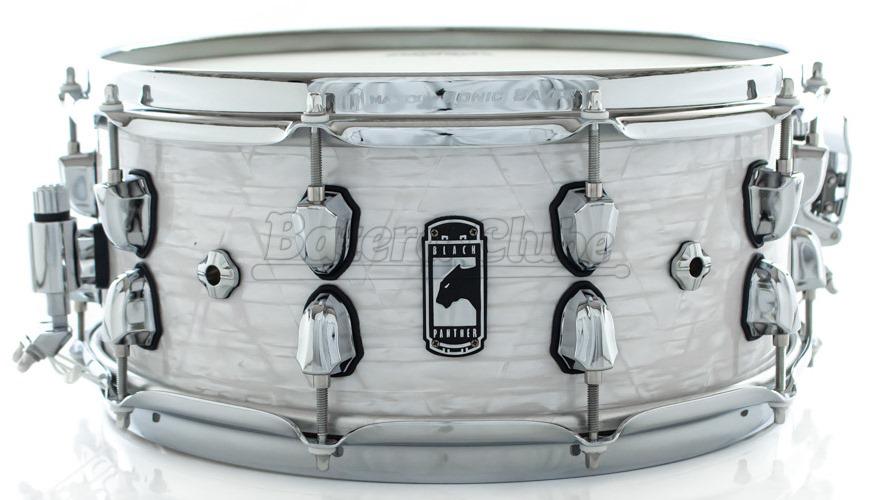 Caixa Mapex Black Panther Heritage 14x6" White Strata Casco em Maple com anéis em Walnut Aros Sonic