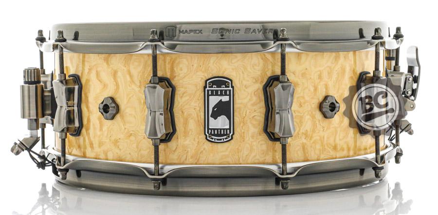 Caixa Mapex Black Panther Pegasus 14x5,5" casco híbrido em Maple e Walnut aros Sonic Saver BPNMW4550