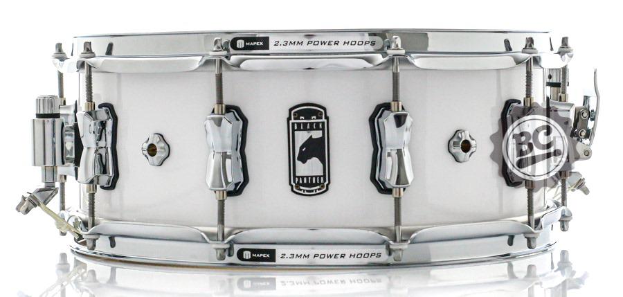 Caixa Mapex Black Panther Venom 14x5,5" Piano White com casco em Maple com aros PowerHoop 2.3mm