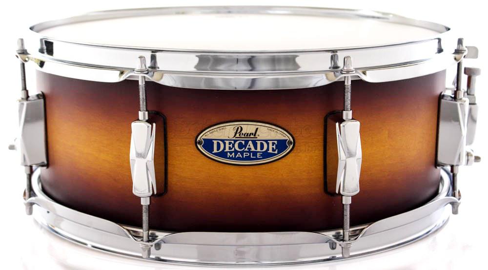 Caixa Pearl Decade Maple Classic Satin Amburst 14x5,5" com casco fino 5.4mm e pele Remo Ambassador UT