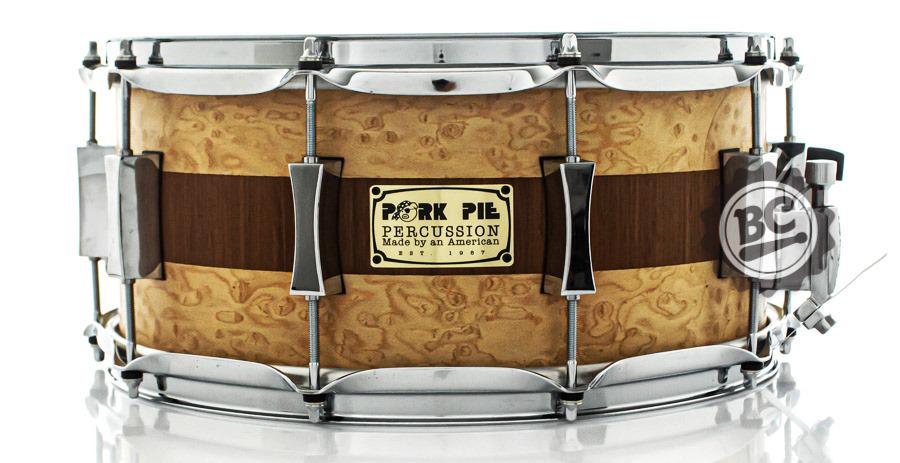 Caixa Pork Pie USA Custom Brandied Peach with Mahogany Stripe 14x6.5" em Maple Shell Made in USA