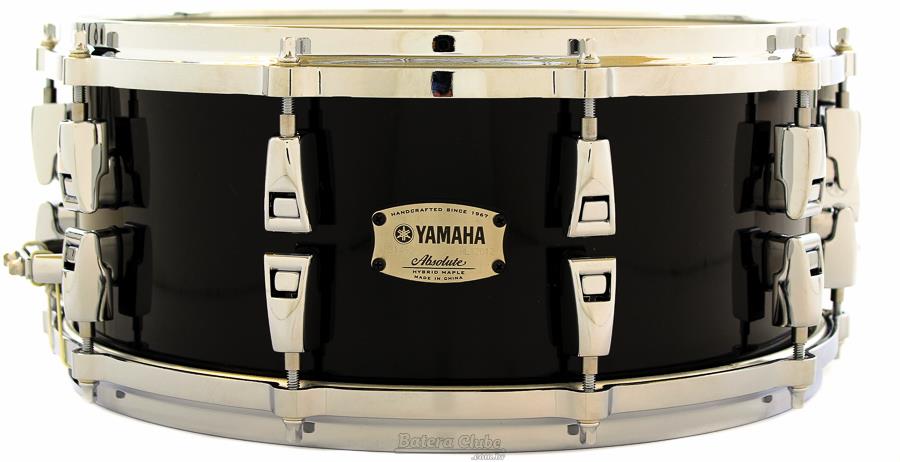 Caixa Yamaha Absolute Hybrid Solid Black Lacquer 14x6" em Maple e Wenge Africano
