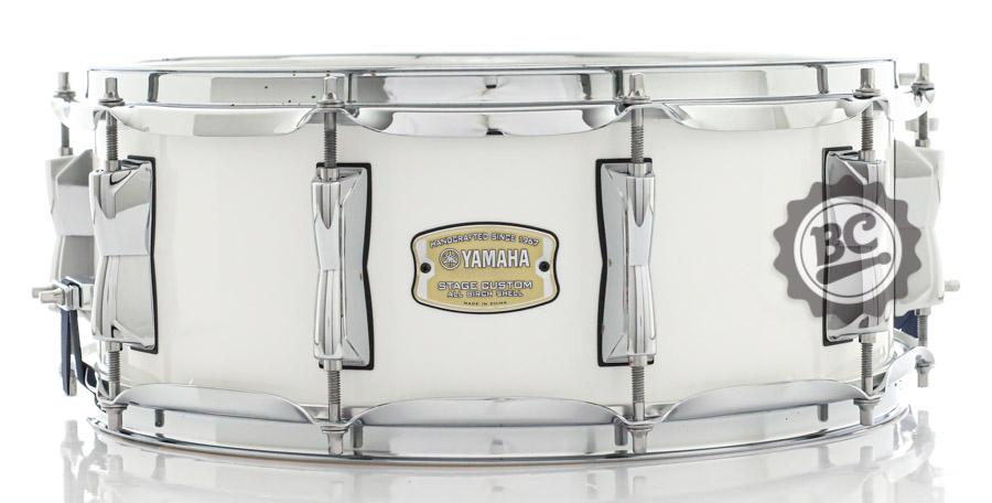 Caixa Yamaha Stage Custom Pure White Lacquer 14x5,5" Birch Shell 10 afinações e canoas inteiriças