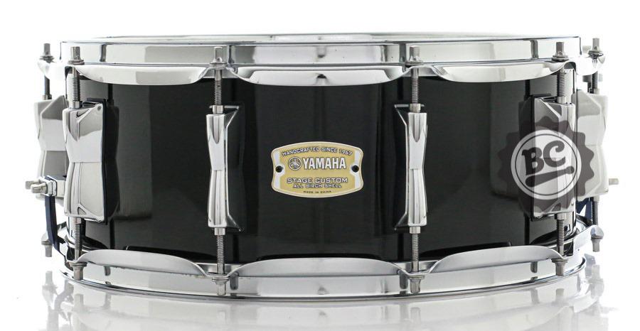 Caixa Yamaha Stage Custom Raven Black Lacquer 14x5,5" Birch Shell 10 afinações e canoas inteiriças