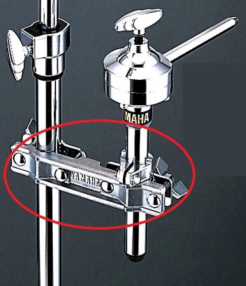 Clamp Yamaha CSAT924A Multiuso com 2 Conexões Articuladas para Fixar Tons e Acessórios