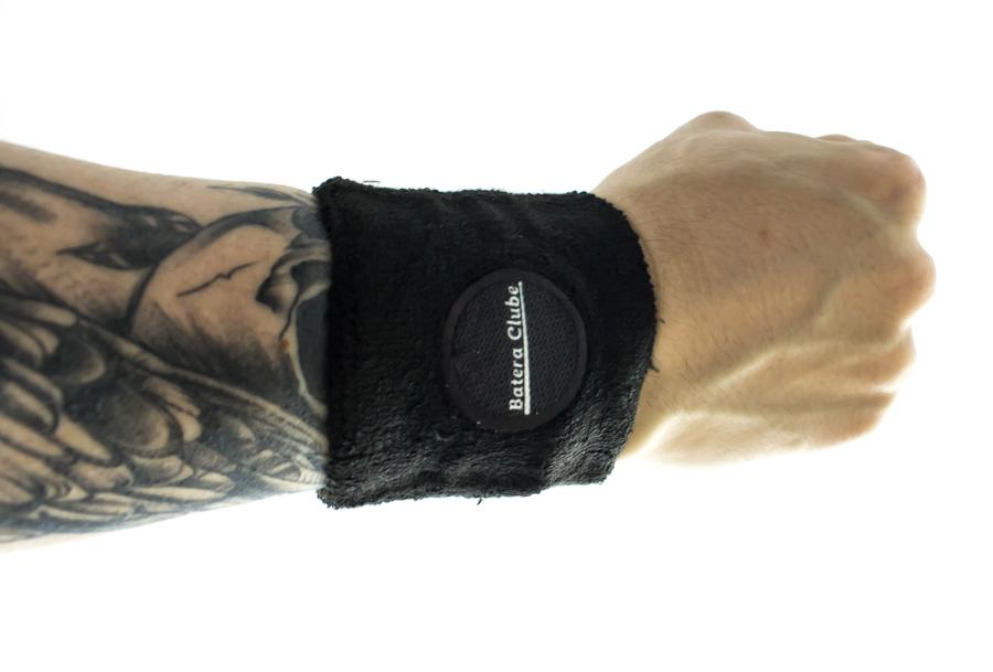 Munhequeira Batera Clube Signature Black para reter o suor e aquecer o punho com mais conforto