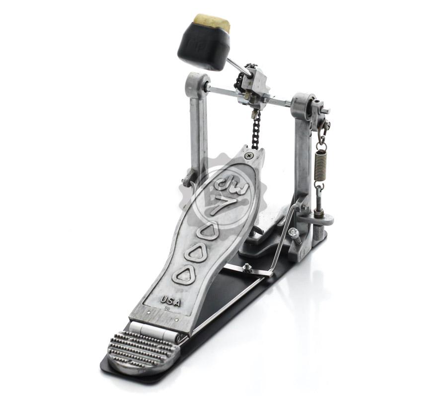 Pedal Single DW 7000 Single Chain Drive (Usado) com Base Fixa e Batedor de 2 Faces (Made in USA)