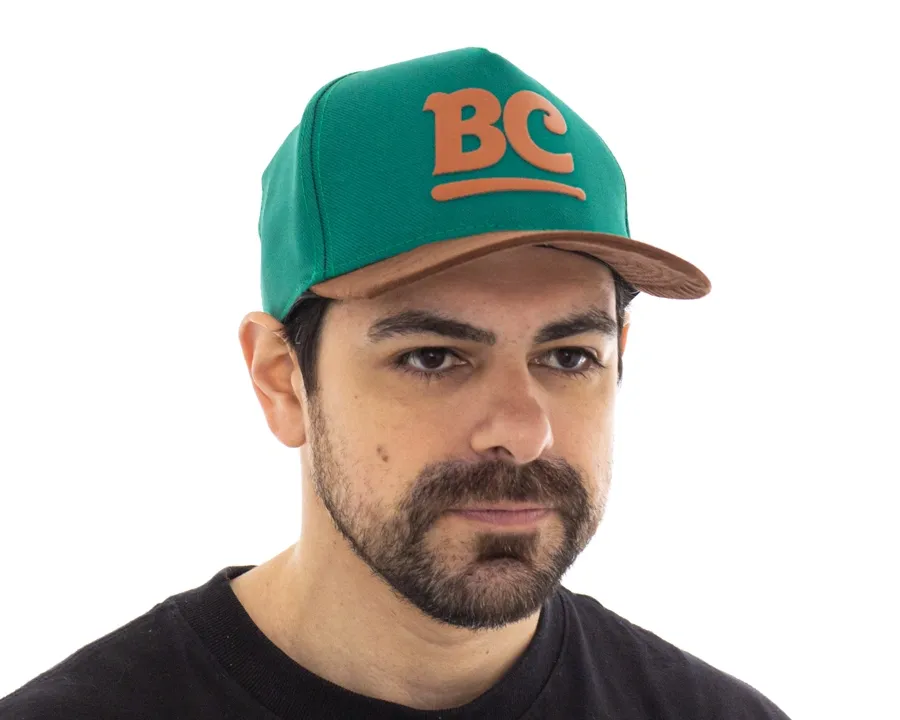 Boné Batera Clube BC Signature Verde e Marrom tamanho único ajustável e logo emborrachado