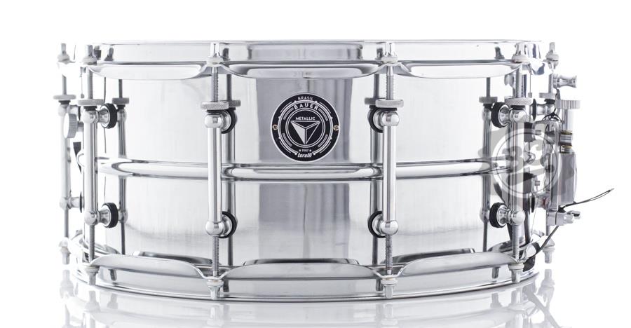 Caixa Bauer Steel Shell 14x6,5" TCM40 canoas Tube Lugs, casco Aço cromado, abafador interno e travas de afinação