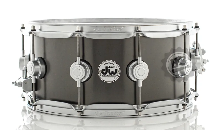 Caixa DW Collectors Satin Black Brass 14x6,5" Satin Hardware com aros True Hoop 3.0mm (Made in USA)