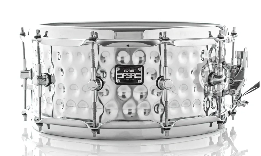 Caixa FSA Drums Diamond Hammered Steel 14x6" em Steel Shell Martelado Aros Curved Fat Hoop