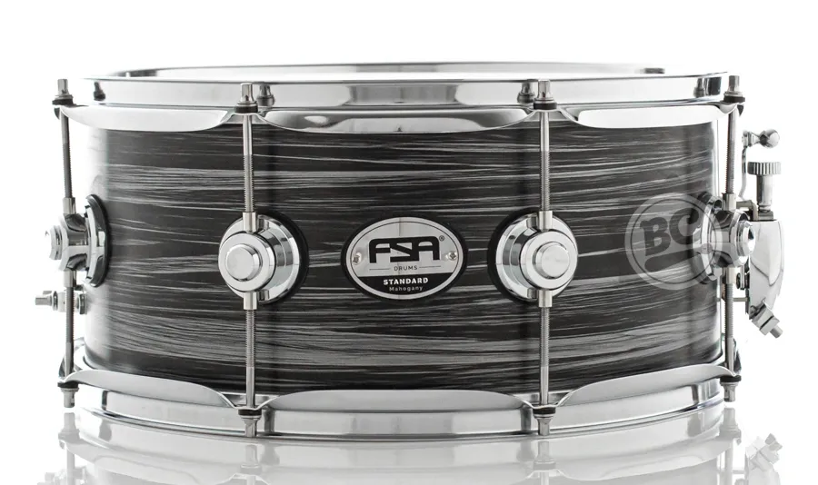 Caixa FSA Standard Mahogany Black Blast Wood 14x6.5" casco híbrido com canoas inteiriças e revestimento especial