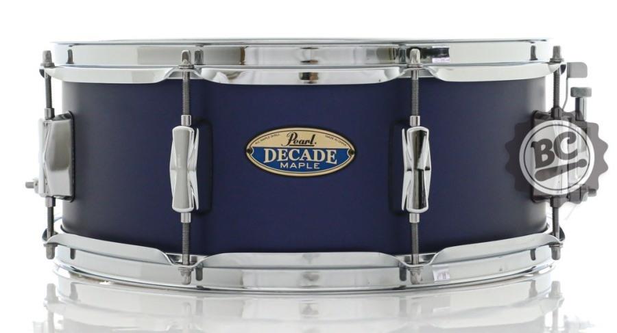 Caixa Pearl Decade Maple Ultramarine Velvet 14x5,5" com casco fino 5.4mm e pele Remo Ambassador UT