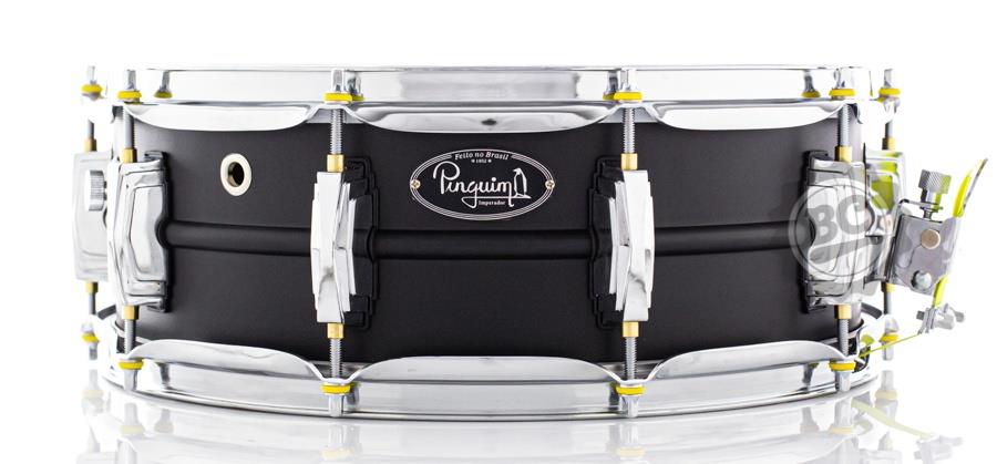 Caixa Pinguim Imperador 14x5" PCM75 em Alumínio preto fosco com buchas em Brass e aros PowerHoop