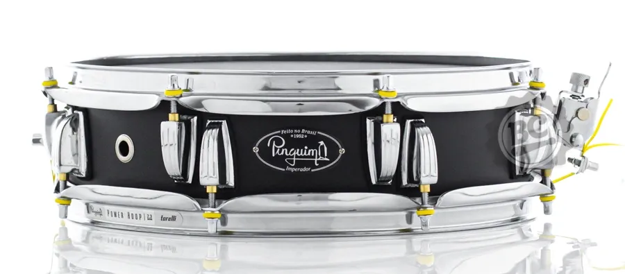 Caixa Pinguim Imperador Piccolo 13x3.5" PCM74 em Alumínio preto fosco com buchas em Brass e aros PowerHoop