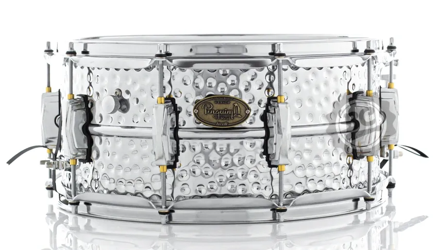 Caixa Pinguim Real Hammered Aluminum 14x6.5" PCM78 com buchas em Brass, aros PowerHoop e abafador interno