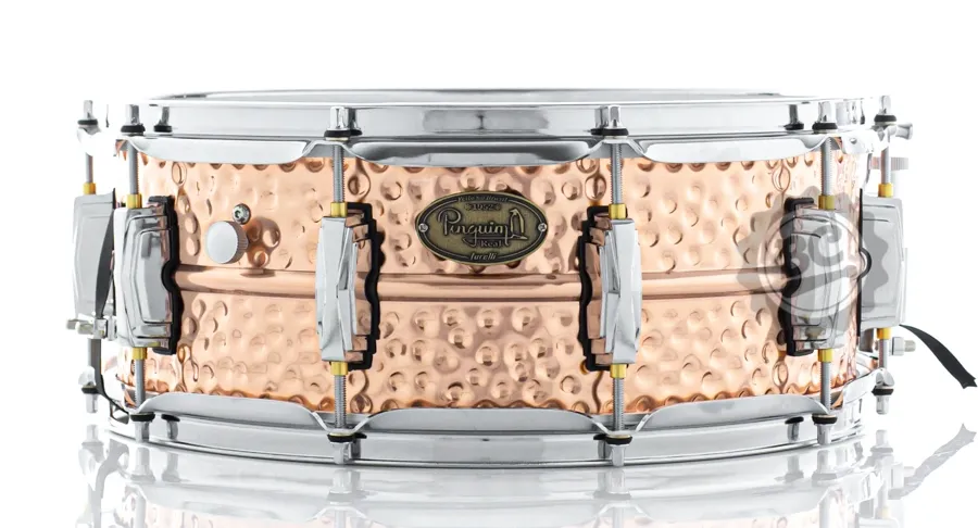 Caixa Pinguim Real Hammered Cobre 14x5" PCM82 com buchas em Brass, aros PowerHoop e abafador interno