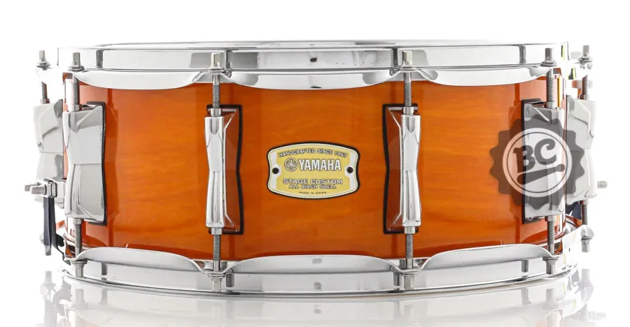 Caixa Yamaha Stage Custom Honey Amber Lacquer 14x5,5" Birch Shell 10 afinações e canoas inteiriças