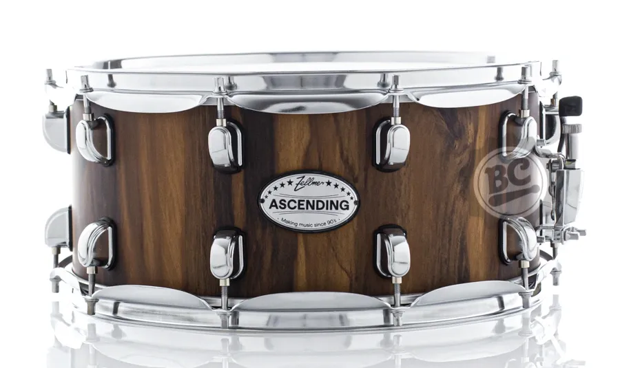 Caixa Zellmer by Spanking Ascending Black Wood 14x6.5" com abafador interno e casco em Basswood