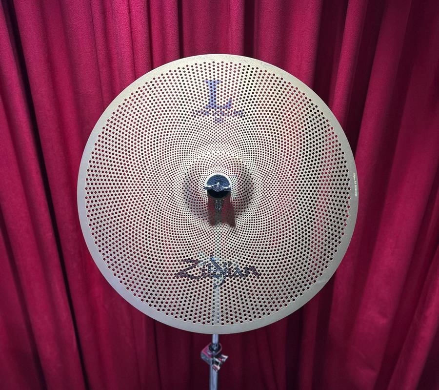 Crash Ride Zildjian Low Volume L80 18" LV8018C-S com volume até 80% menor (Mostruário)