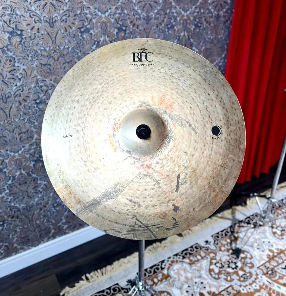 Ride BFC Brazilian Finest Cymbals Dry Dark Extra Dry 24" (Exclusivo) em Bronze B20
