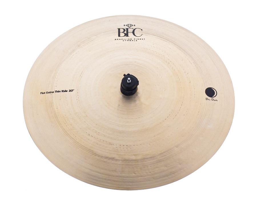 Ride BFC Brazilian Finest Cymbals Dry Dark Flat Thin Ride 20" em Bronze B20 sem cúpula DDFTR20