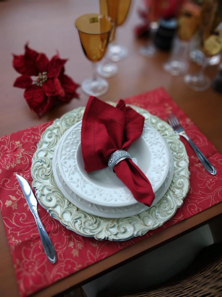 Jogo americano redondo para o dia conjunto de 4 tapetes laváveis de 38 cm Papai  Noel risada design de Natal tapetes de mesa redondos de PVC para mesa de  jantar