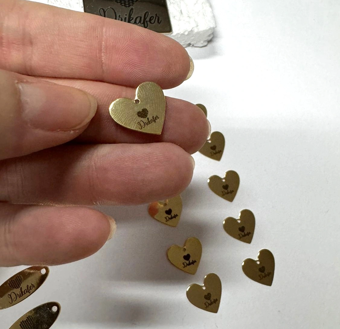 Etiqueta de Metal Coração 1,5cm