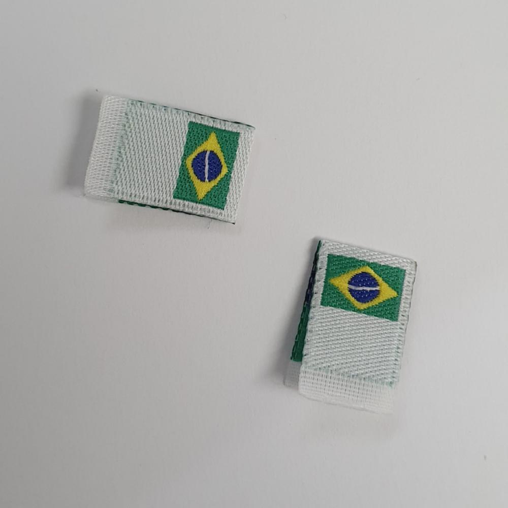 Etiqueta de Tecido Tafetá Bordada Bandeira do Brasil (45x12mm), modelo  banderinha. Valor e compra u