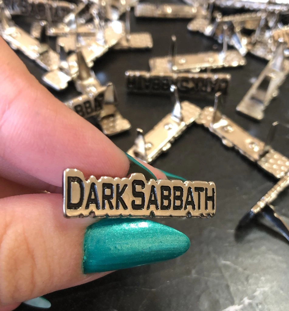 Etiqueta de Zamac com garra 2,5x1cm