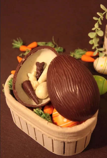 Ovo de Páscoa Vegano Chocolate com Miniaturas de Chocolates Tnuva 220g refrig.