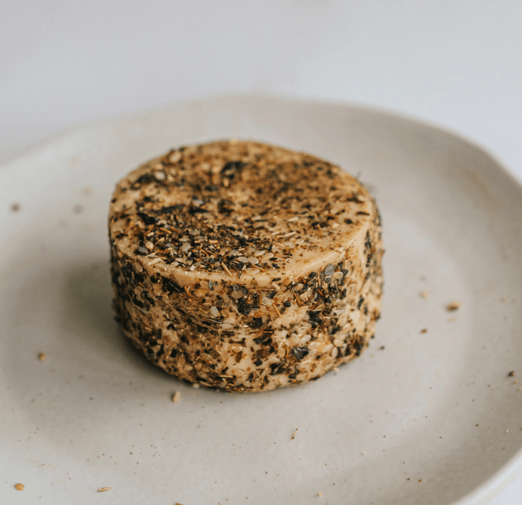 Queijo Vegano Árabe Tipo Chancliche com Zaatar Cajoo 160g refrig.