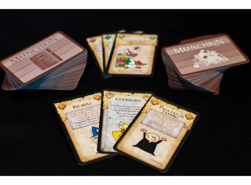 Conhecendo o jogo Munchkin: mate monstros, roube tesouros