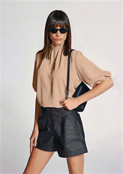 Blusa Morena Rosa Gola Alta Manga Curta Com Lastex Bege