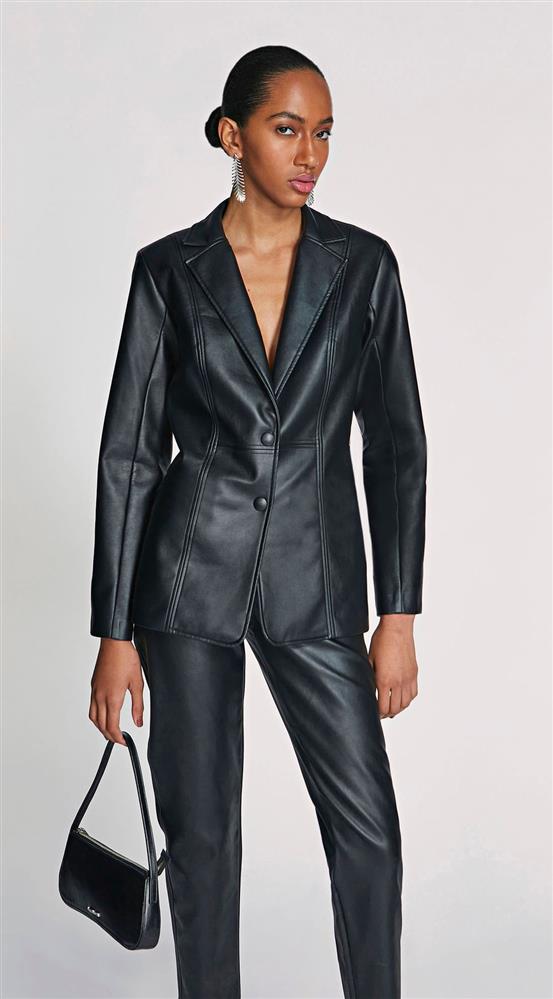 Blazer Morena Rosa Detalhe Botão Preto
